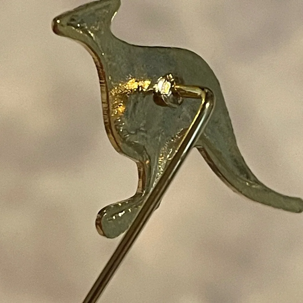 Vintage Gold Tone‎ Kangaroo Stick Pin Lapel Hat Tie Pin Mens Australian Wildlife